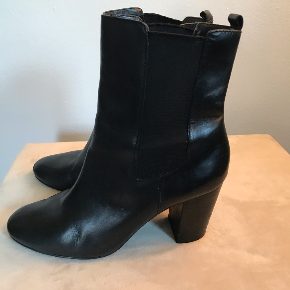 Tahari Vintage style Black Boots - Slip on Style
